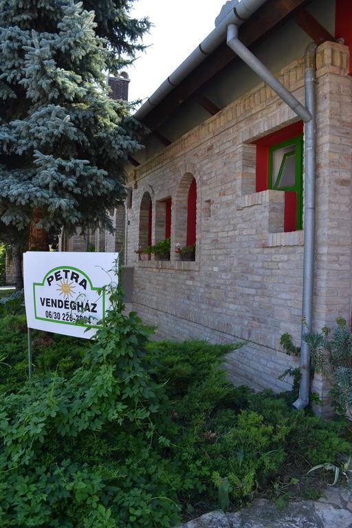 Hotel Petra Vendeghaz Szekszárd Exterior foto