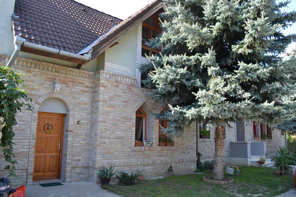 Hotel Petra Vendeghaz Szekszárd Exterior foto